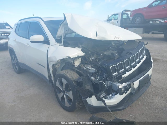 3C4NJCBBXJT123876 Jeep Compass Latitude Fwd