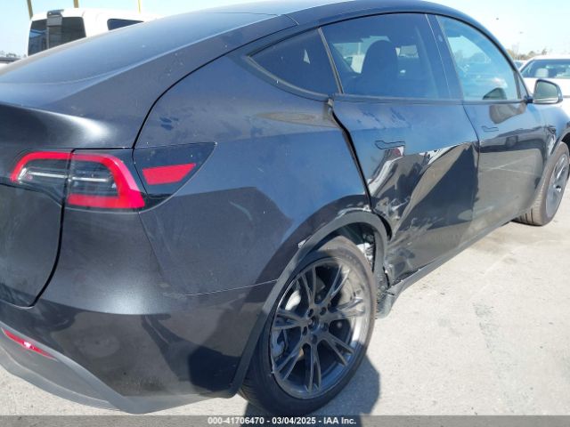 7SAYGDED2SF228414 Tesla Model Y Long Range Dual Motor All-wheel Drive