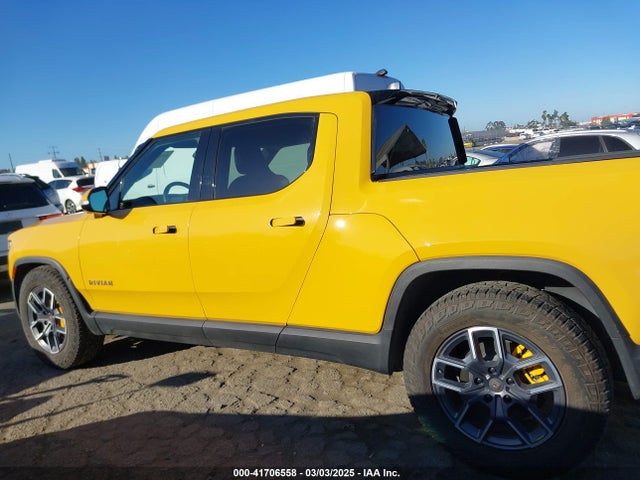 Rivian R1t Adventure 2022 7FCTGAAA2NN005811 Image 14