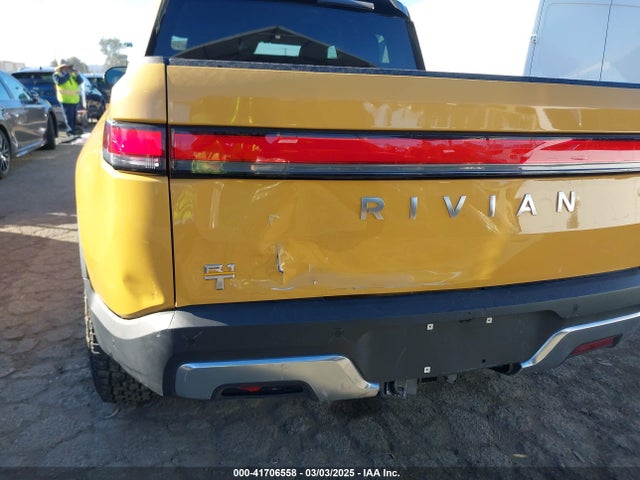 Rivian R1t Adventure 2022 7FCTGAAA2NN005811 Image 6