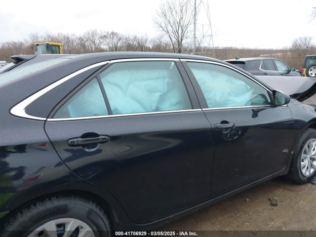 4T1BF1FKXFU475318 Toyota CAMRY LE