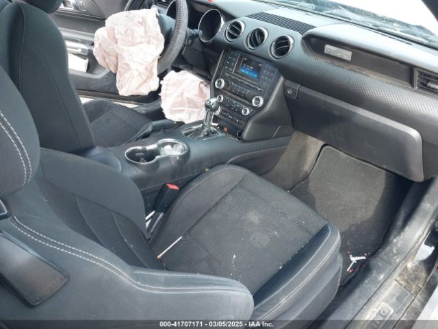 1FATP8EM8F5338590 Ford Mustang V6