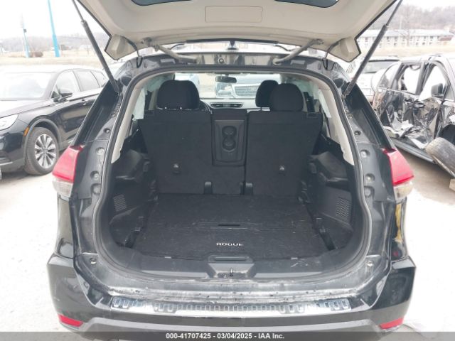 5N1AT2MV5HC825096 Nissan ROGUE SV