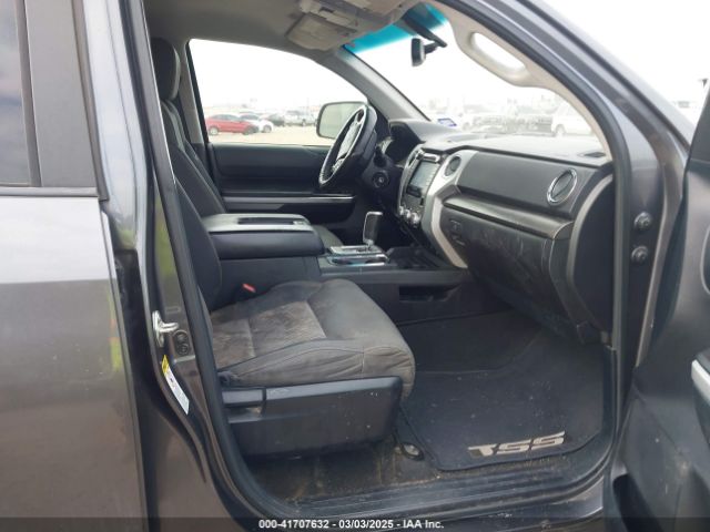5TFRY5F13EX166878 Toyota Tundra Sr5 5.7l V8