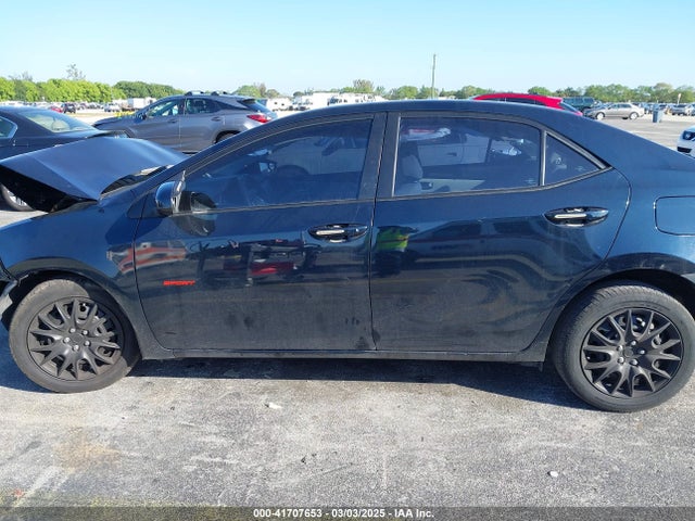 Toyota COROLLA LE 2018 5YFBURHE6JP761043 Image 14
