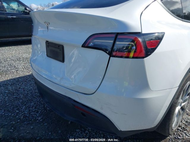 5YJYGDED9MF110697 Tesla Model Y Standard Range Rear-wheel Drive