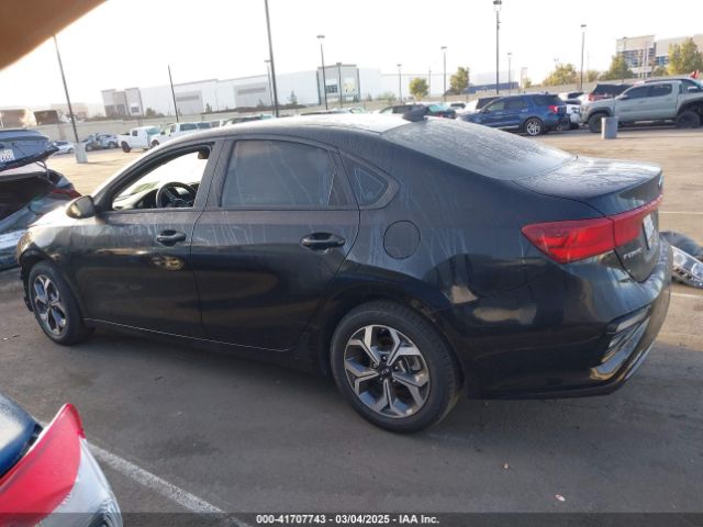 3KPF24AD1ME407089 KIA Forte Lxs