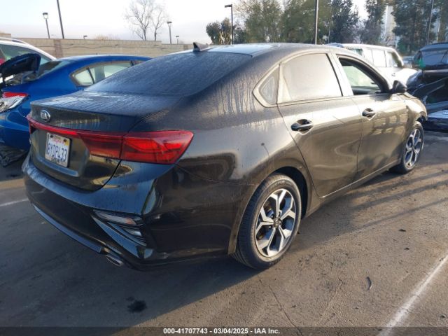 3KPF24AD1ME407089 KIA Forte Lxs