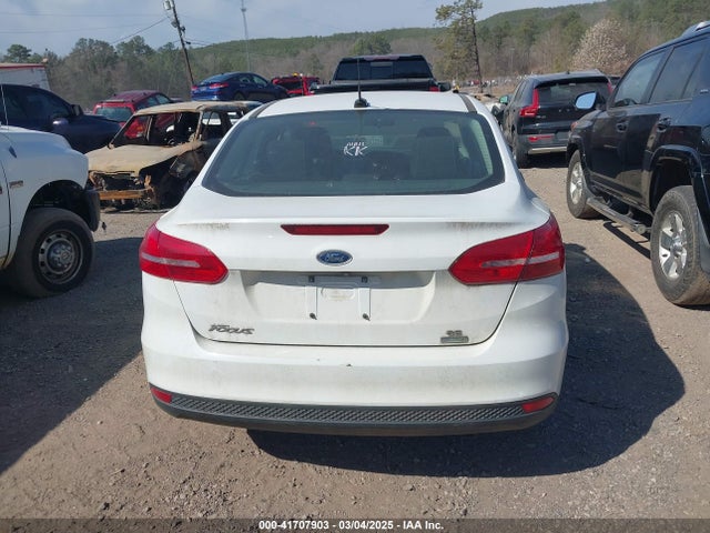Ford FOCUS SE 2018 1FADP3FE3JL286448 Image 16