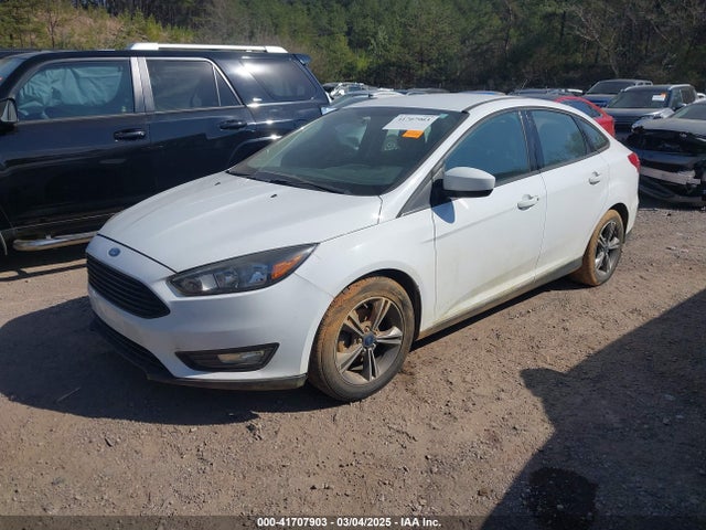 Ford FOCUS SE 2018 1FADP3FE3JL286448 Image 2