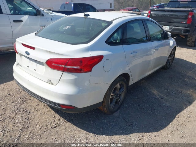 Ford FOCUS SE 2018 1FADP3FE3JL286448 Image 4