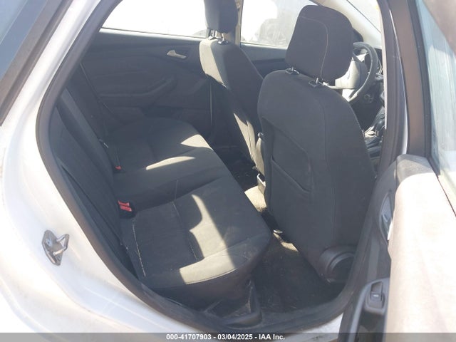 Ford FOCUS SE 2018 1FADP3FE3JL286448 Image 8