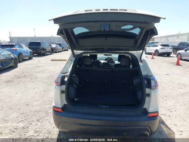 1C4PJLLBXKD405322 Jeep Cherokee Altitude Fwd
