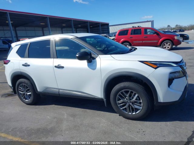 5N1BT3AA9RC746379 Nissan Rogue S Fwd