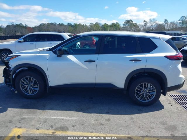 5N1BT3AA9RC746379 Nissan Rogue S Fwd