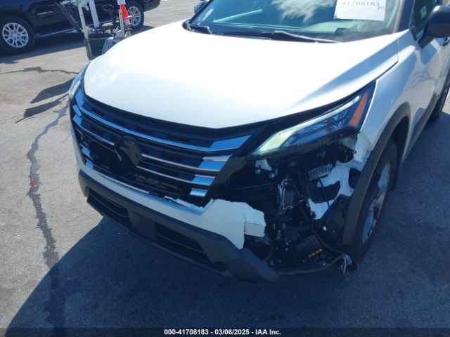 5N1BT3AA9RC746379 Nissan Rogue S Fwd