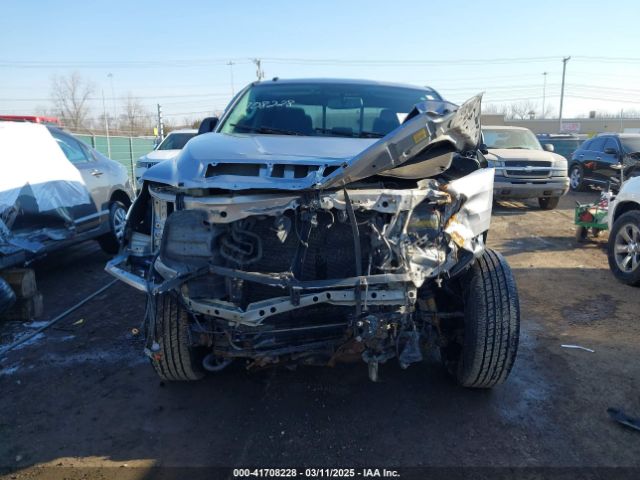 5TFUW5F14HX667119 Toyota Tundra Sr5 5.7l V8