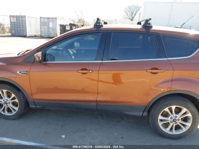 1FMCU0GD7HUC87802 Ford ESCAPE SE
