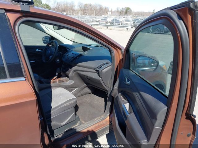 1FMCU0GD7HUC87802 Ford ESCAPE SE