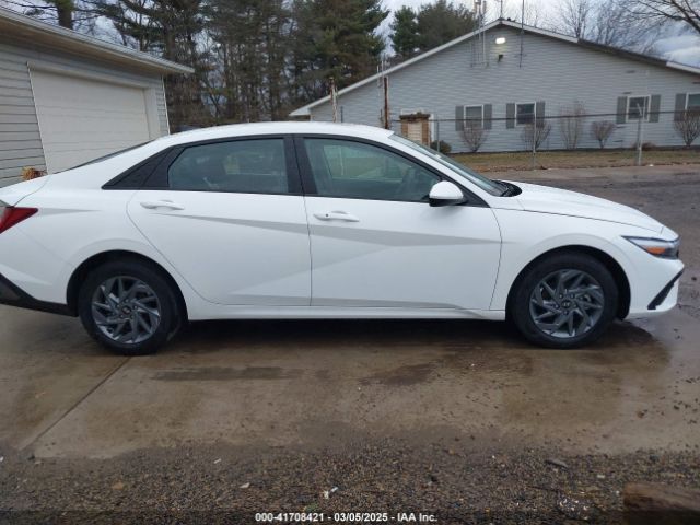 KMHLM4DJ0RU103318 Hyundai Elantra Hybrid Blue