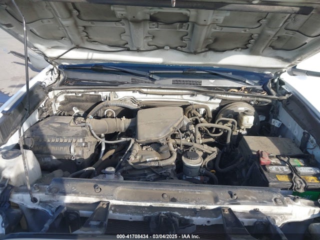 5TFAX5GN4HX092764 Toyota Tacoma Sr5