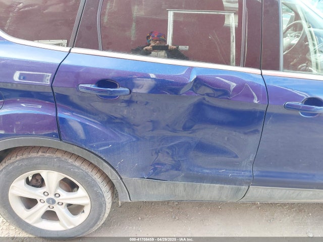 1FMCU9GX1FUA53215 Ford ESCAPE SE