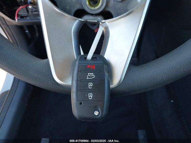 5XXGT4L37KG379860 KIA Optima Lx