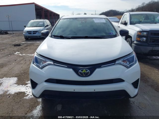 JTMBFREV7JJ193145 Toyota RAV4 LE