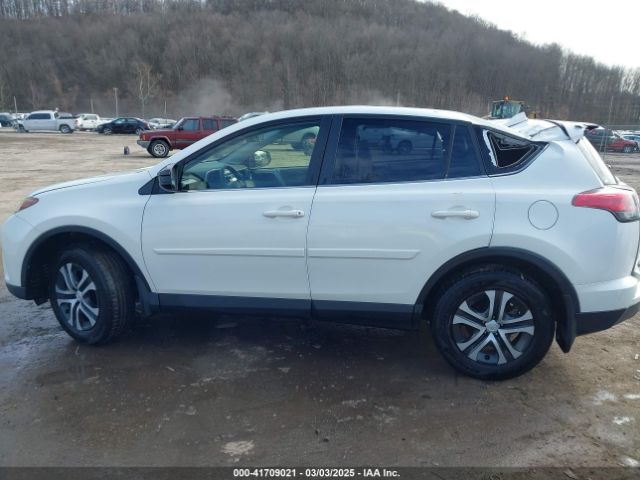 JTMBFREV7JJ193145 Toyota RAV4 LE