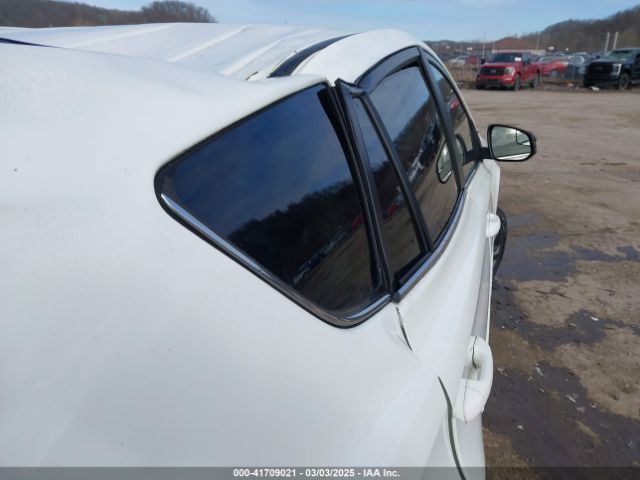 JTMBFREV7JJ193145 Toyota RAV4 LE