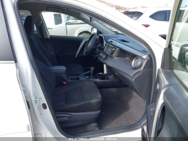 JTMBFREV7JJ193145 Toyota RAV4 LE