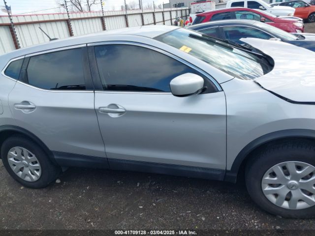 JN1BJ1CP8JW161427 Nissan Rogue Sport S