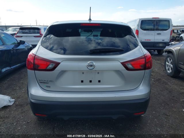 JN1BJ1CP8JW161427 Nissan Rogue Sport S