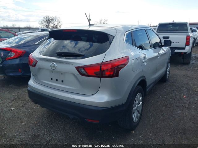 JN1BJ1CP8JW161427 Nissan Rogue Sport S