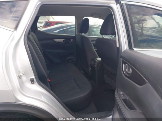 JN1BJ1CP8JW161427 Nissan Rogue Sport S