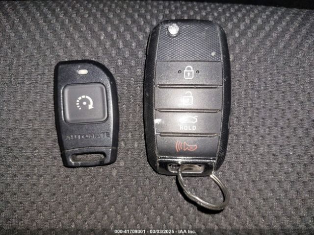5XXGT4L38KG307792 KIA Optima Lx