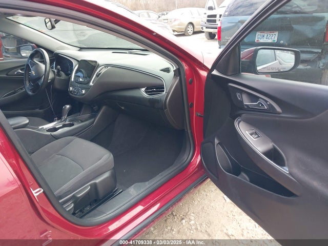 1G1ZE5STXHF221586 Chevrolet MALIBU 1LT
