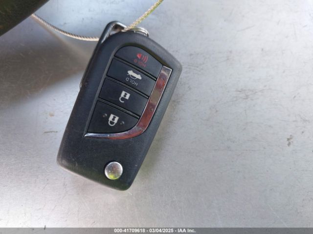5YFEPMAE6NP348613 Toyota COROLLA LE