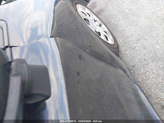 5YFEPMAE6NP348613 Toyota COROLLA LE