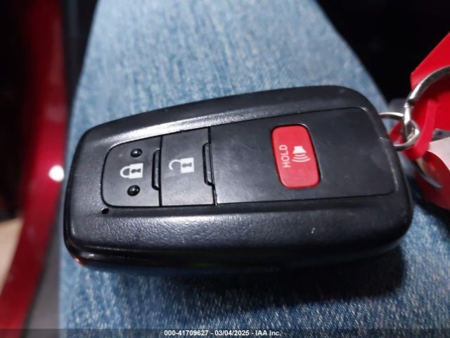 2T3P1RFV3MW242818 Toyota Rav4 Xle