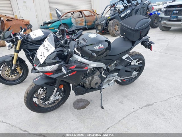 2022 APRILIA TUONO ZD4KSUM05NS000287 Photo 1