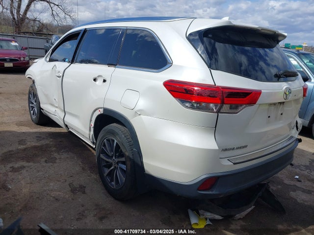 5TDKZRFH6HS515660 Toyota Highlander Xle