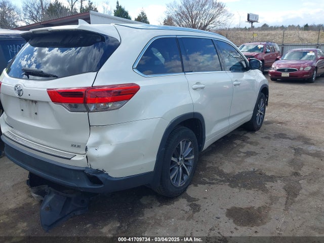 5TDKZRFH6HS515660 Toyota Highlander Xle