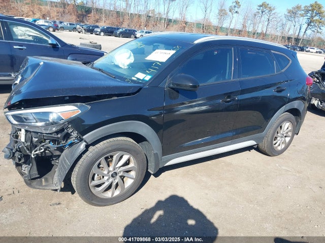 KM8J3CA46HU554786 Hyundai TUCSON SE