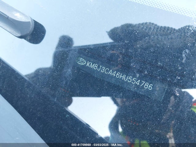 KM8J3CA46HU554786 Hyundai TUCSON SE