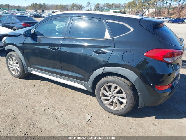 KM8J3CA46HU554786 Hyundai TUCSON SE