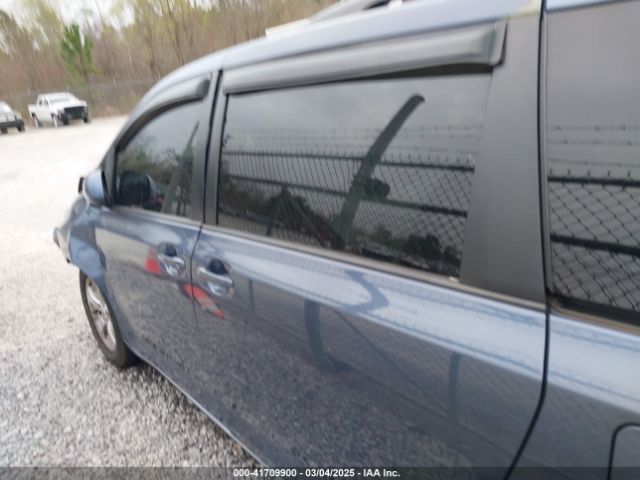 5TDKK3DC7FS579941 Toyota Sienna Le 8 Passenger