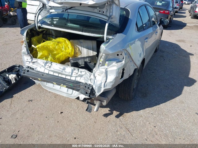 5YFEPMAEXMP158215 Toyota COROLLA LE