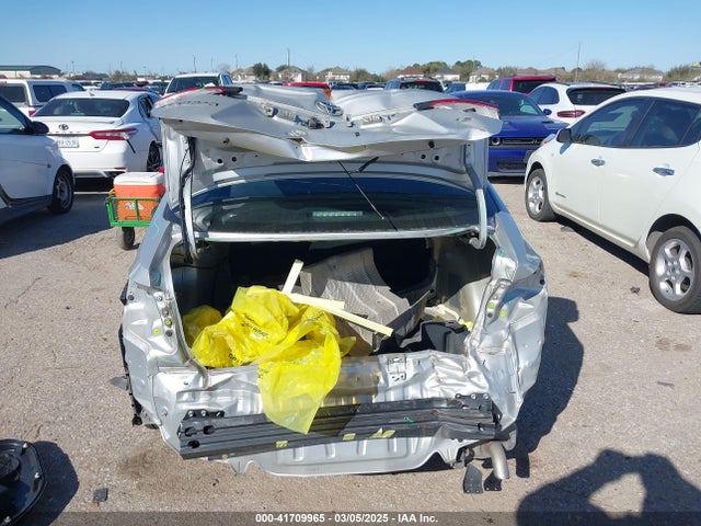 5YFEPMAEXMP158215 Toyota COROLLA LE