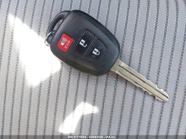 Toyota RAV4 LE 2014 JTMZFREV9EJ010770 Image 11